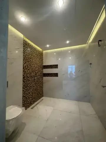 Vilë private në Al Wathba: dru, oniks dhe një mur i pikturuar — foto 21 nga 24