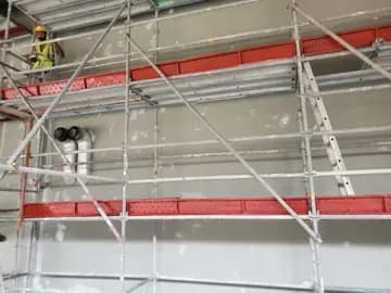 Ferrari World: veshje EIFS në faza, plus një kioskë tematike — foto 3 nga 24
