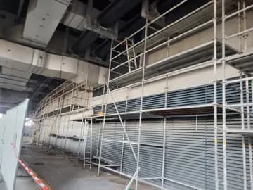 Ferrari World: veshje EIFS në faza, plus një kioskë tematike — foto 9 nga 24