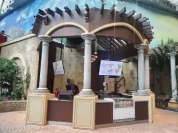 Ferrari World: veshje EIFS në faza, plus një kioskë tematike — foto 22 nga 24