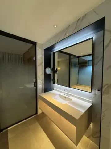 I-Tower Marriott, Sofia: rooms and suites before dressing — foto 3 nga 23