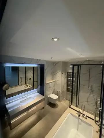 I-Tower Marriott, Sofia: rooms and suites before dressing — foto 5 nga 23