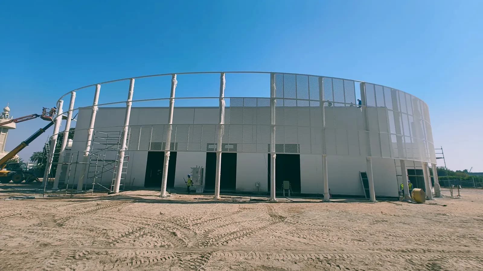 Martial arts facility: steel frame and a panel envelope — pamja kryesore e projektit