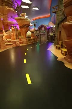 Warner Bros World: resin floors and waterproofing, park empty — foto 14 nga 24