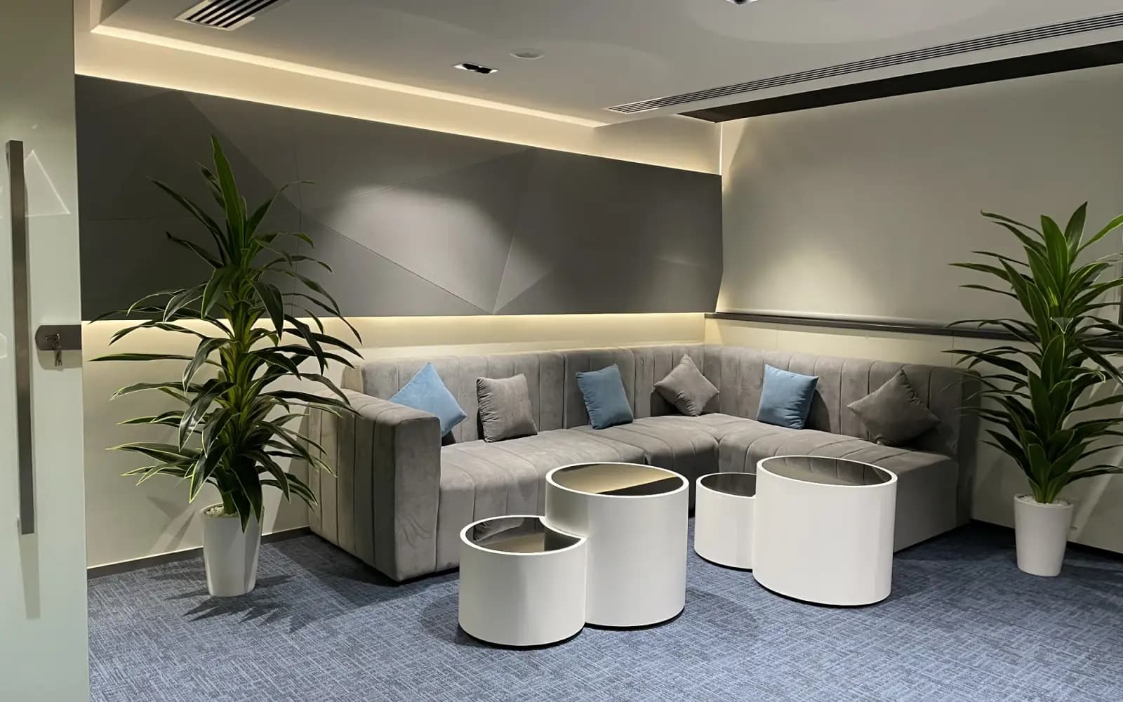 The calm workplace – tailored seating and concealed lighting